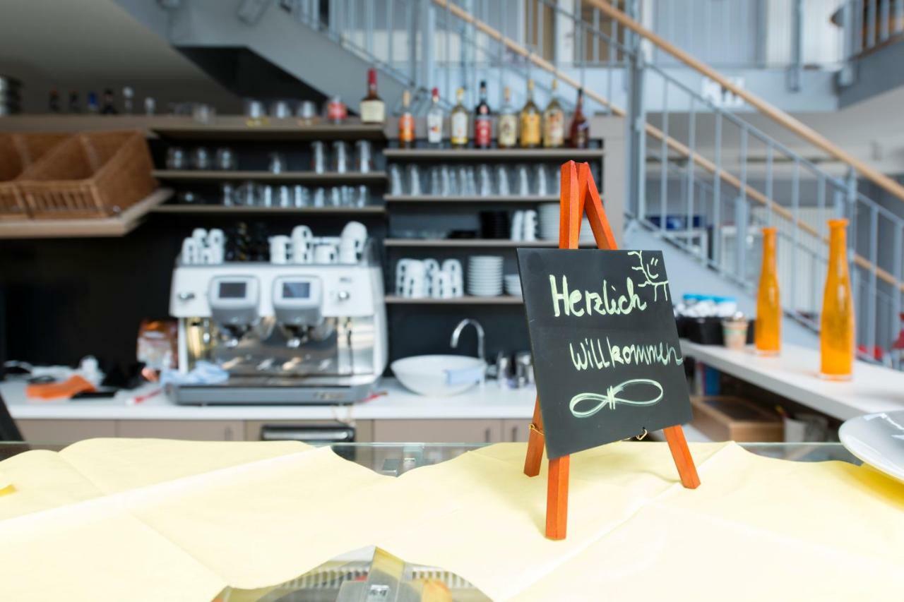Cafe & Mehr Hotel Halle  Exterior photo